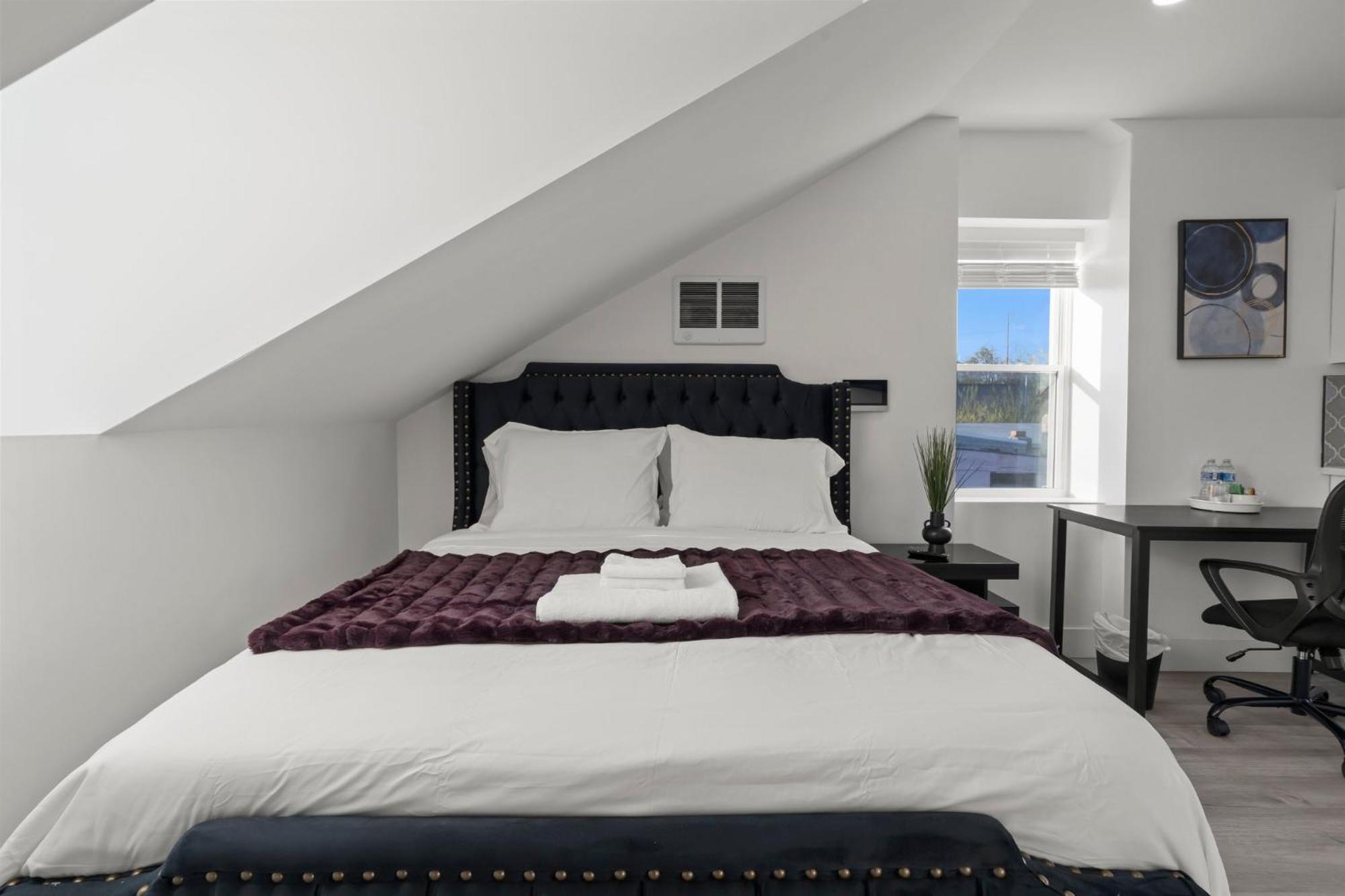 New Season Royals, Airport West Hotel Chester Room photo