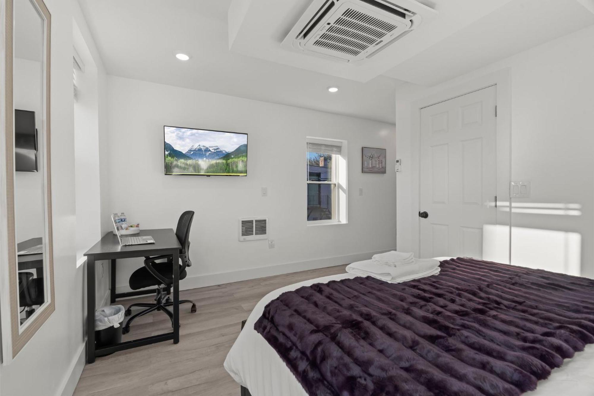 New Season Royals, Airport West Hotel Chester Room photo