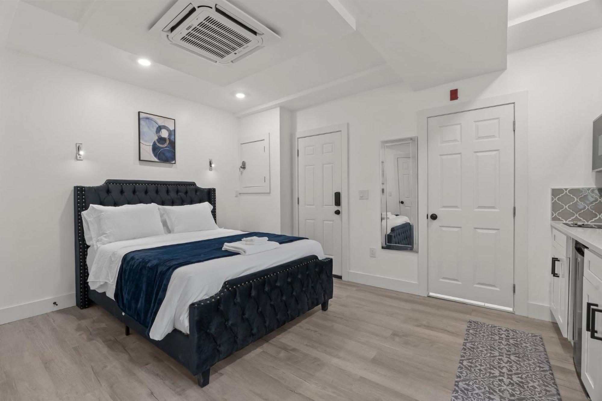 New Season Royals, Airport West Hotel Chester Room photo
