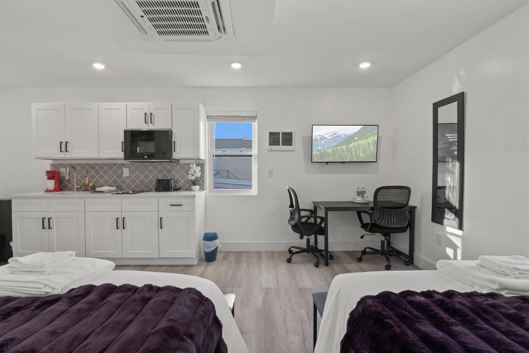 New Season Royals, Airport West Hotel Chester Room photo